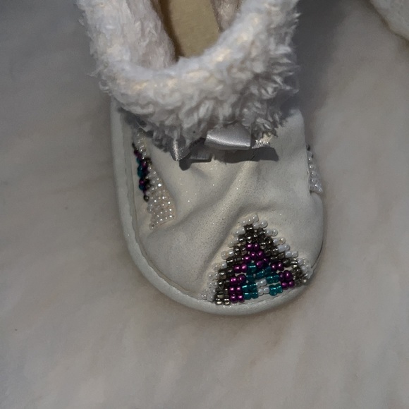 Baby’s shoes size 4.5 inches white new without box beaded - Picture 3 of 5